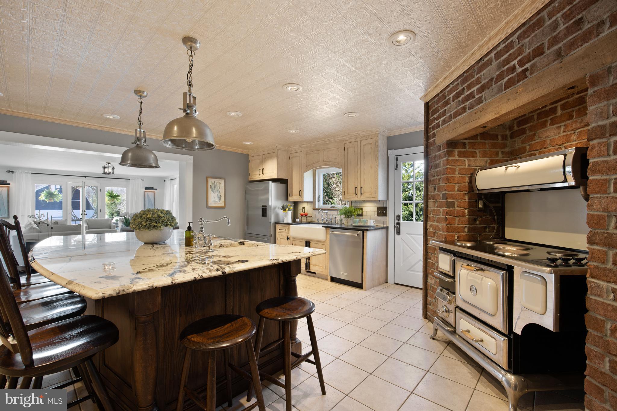 7500 Clifton Road Clifton, VA 20124 - Photo 12 of 49 Chef's kitchen with Ama range
