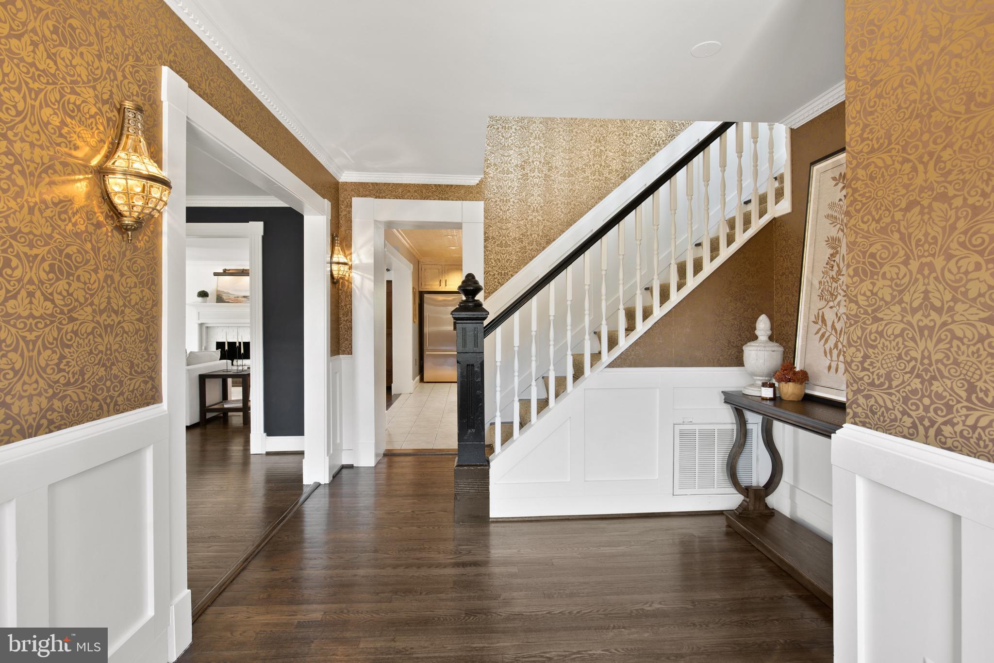 7500 Clifton Road Clifton, VA 20124 - Photo 2 of 49 Entry hall