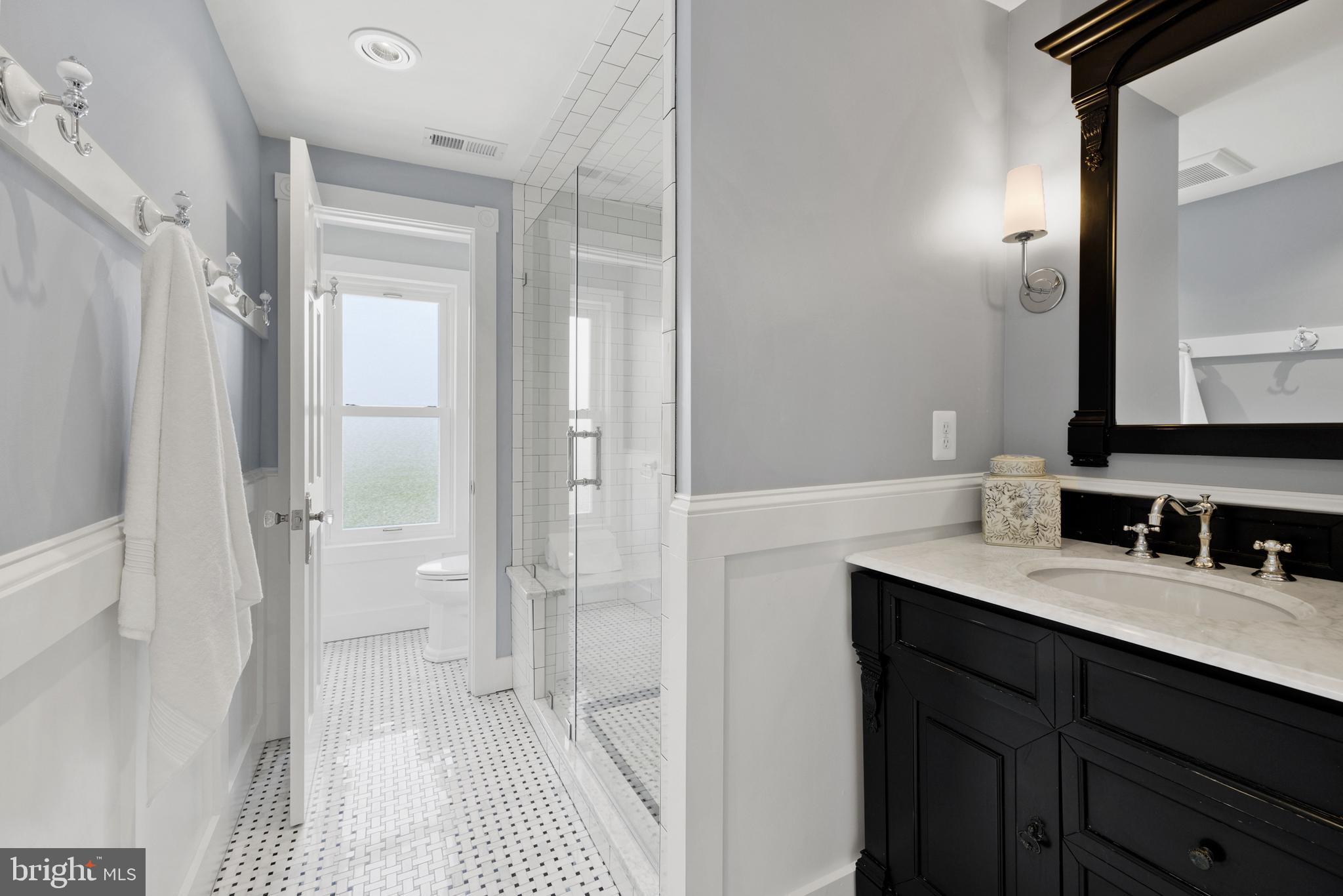 7500 Clifton Road Clifton, VA 20124 - Photo 23 of 49 Upper level hall bath