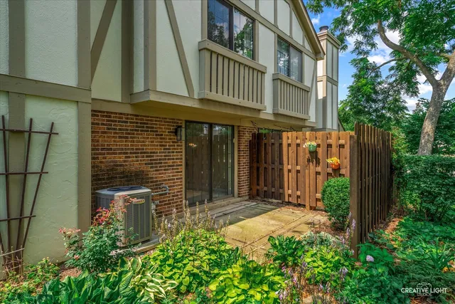 $2,975 | 1745 Ennis Lane, Wheaton, IL 60189