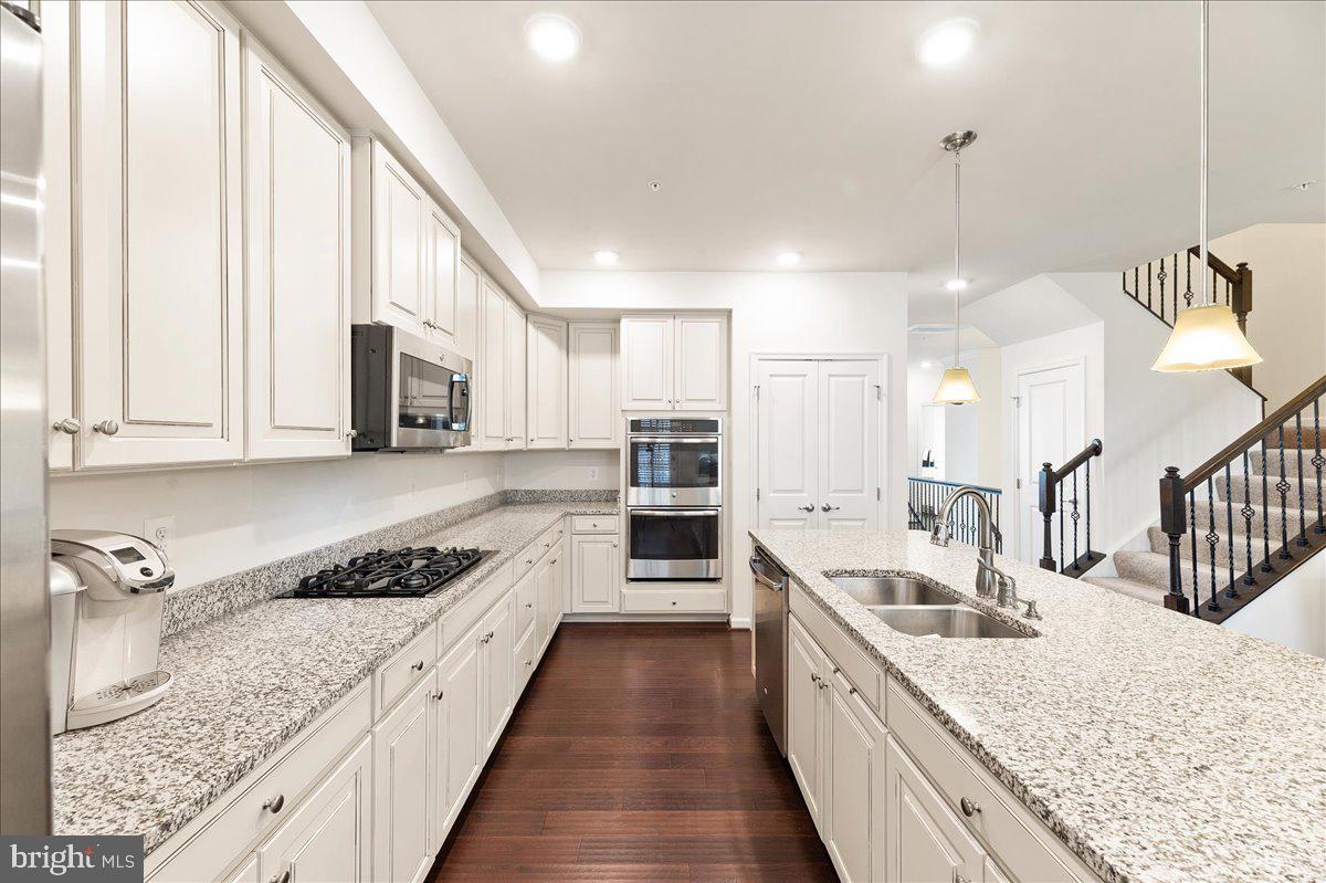 13613 Rockingham Lane Gainesville, VA 20155 - Photo 1 of 46 STUNNING GOURMET KITCHEN!