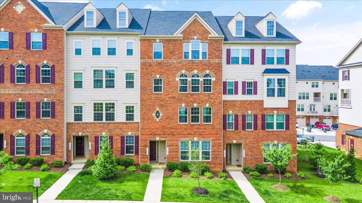 13613 Rockingham Lane Gainesville, VA 20155 - Photo 2 of 46 Top level Condo! Picasso Model! Welcome Home!