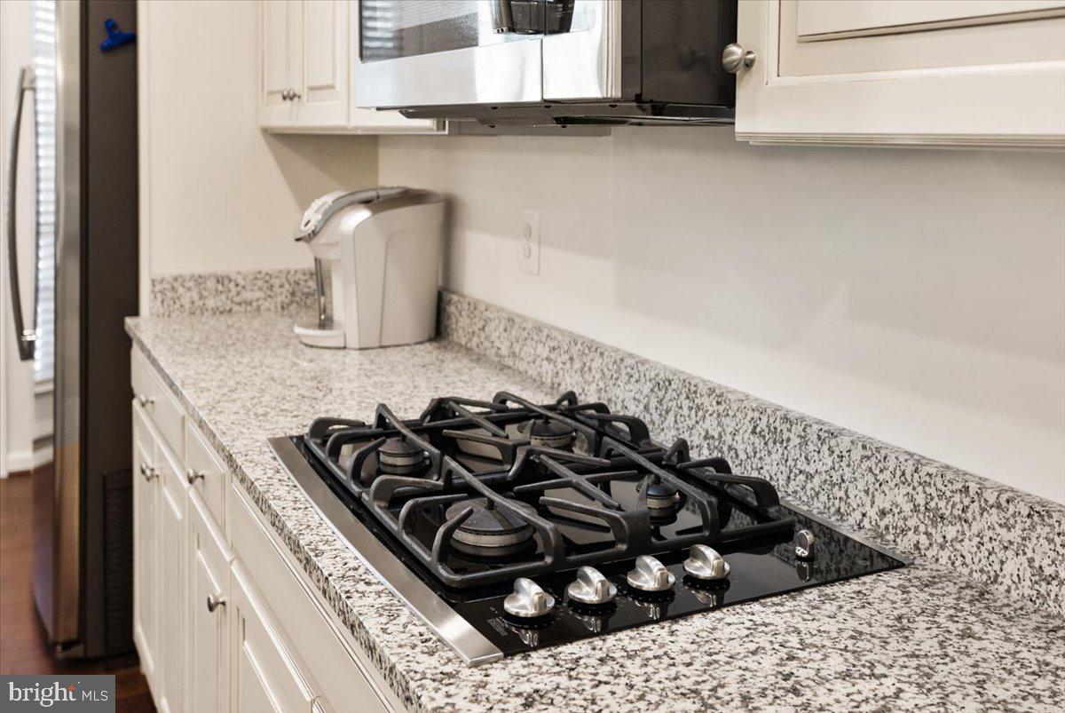 13613 Rockingham Lane Gainesville, VA 20155 - Photo 11 of 46 Awesome Cooktop!