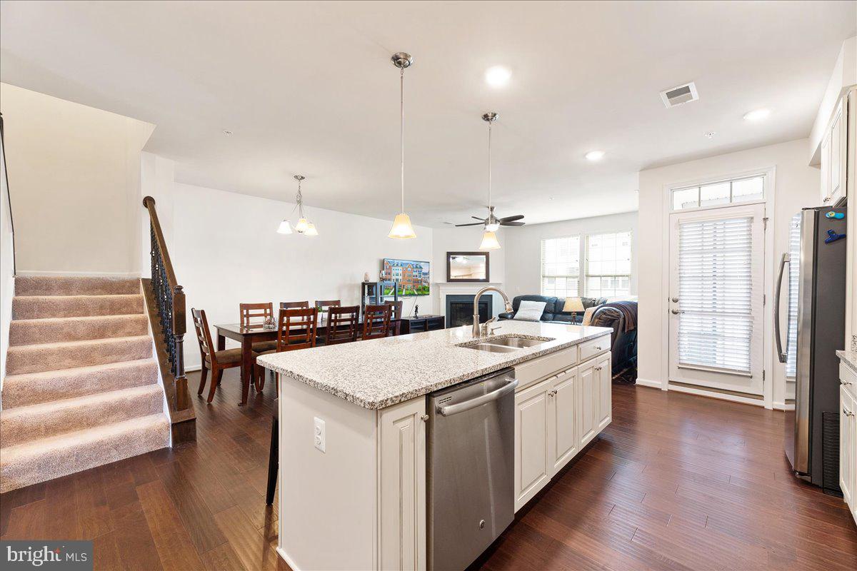 13613 Rockingham Lane Gainesville, VA 20155 - Photo 12 of 46 Huge ISLAND!