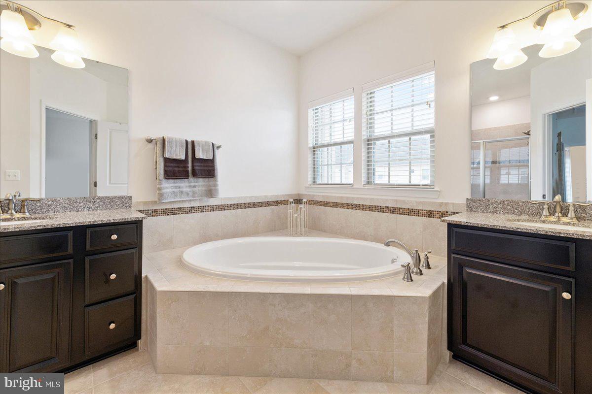 13613 Rockingham Lane Gainesville, VA 20155 - Photo 23 of 46 LUXURIOUS PRIMARY BATH!