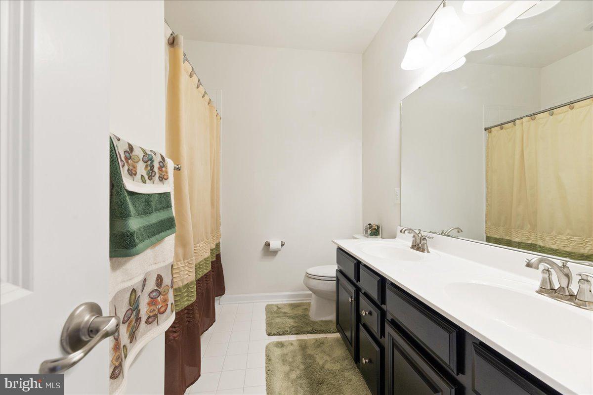 13613 Rockingham Lane Gainesville, VA 20155 - Photo 32 of 46 Double Sinks in the Secondary Bath!