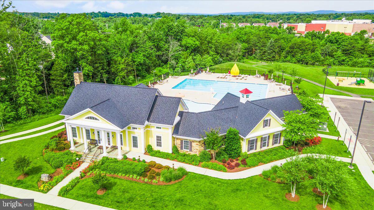 13613 Rockingham Lane Gainesville, VA 20155 - Photo 33 of 46 Community pool!