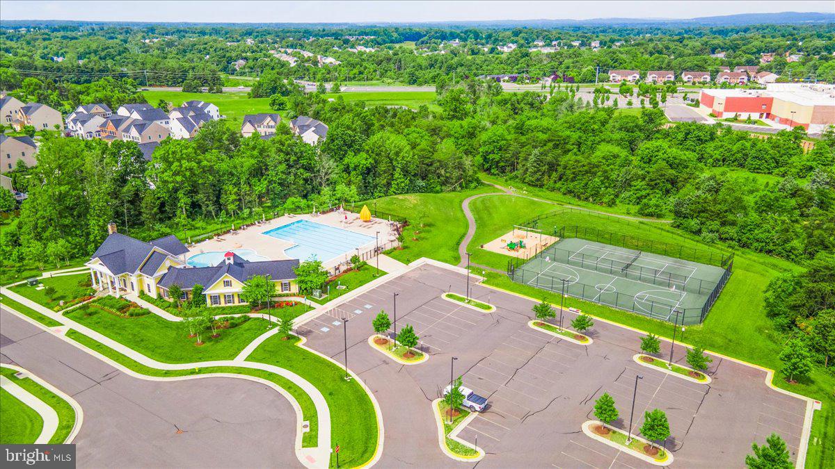 13613 Rockingham Lane Gainesville, VA 20155 - Photo 34 of 46 Loads of open parking!
