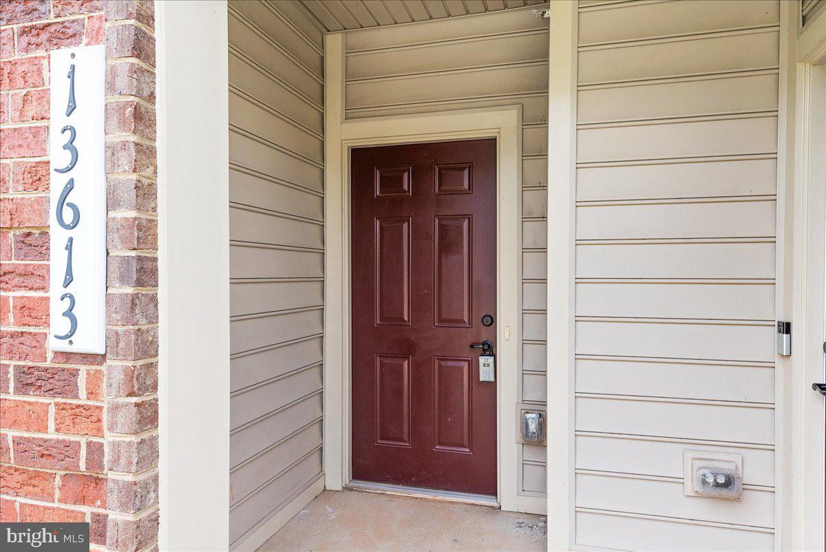 13613 Rockingham Lane Gainesville, VA 20155 - Photo 5 of 46 Covered entry!