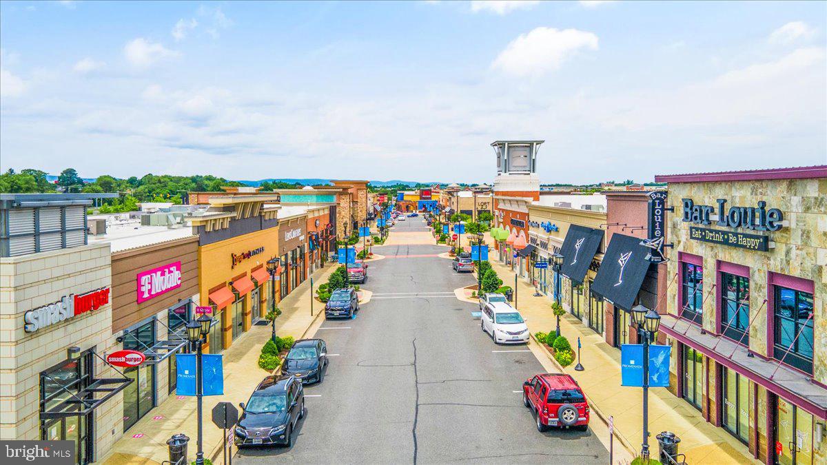 13613 Rockingham Lane Gainesville, VA 20155 - Photo 42 of 46 Barre class, Coffee shops, Jewelry shop!