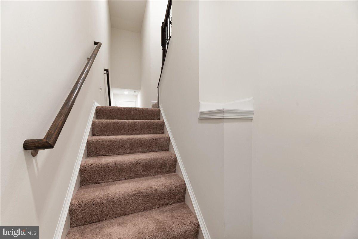 13613 Rockingham Lane Gainesville, VA 20155 - Photo 6 of 46 LIGHT and BRIGHT!