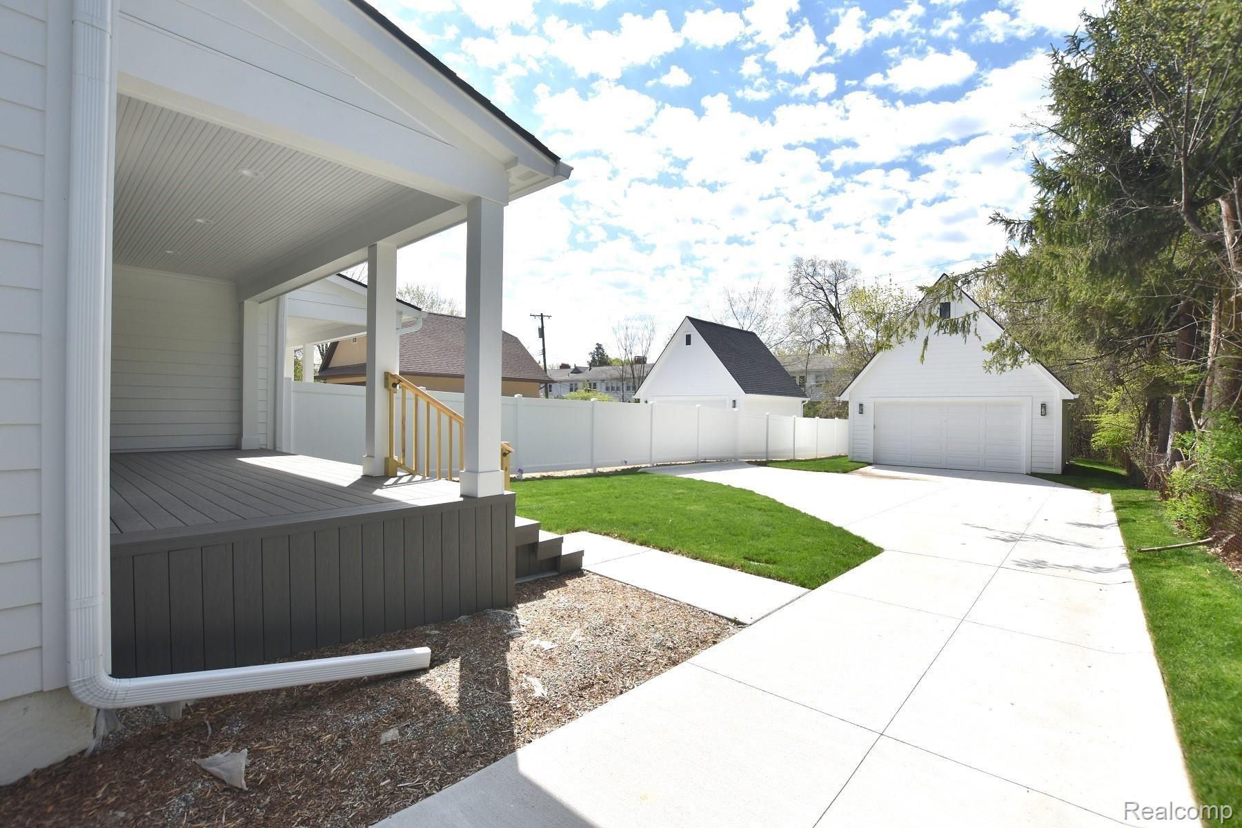 887 Redding Road Birmingham, MI 48009 - Photo 20 of 20 36.jpg