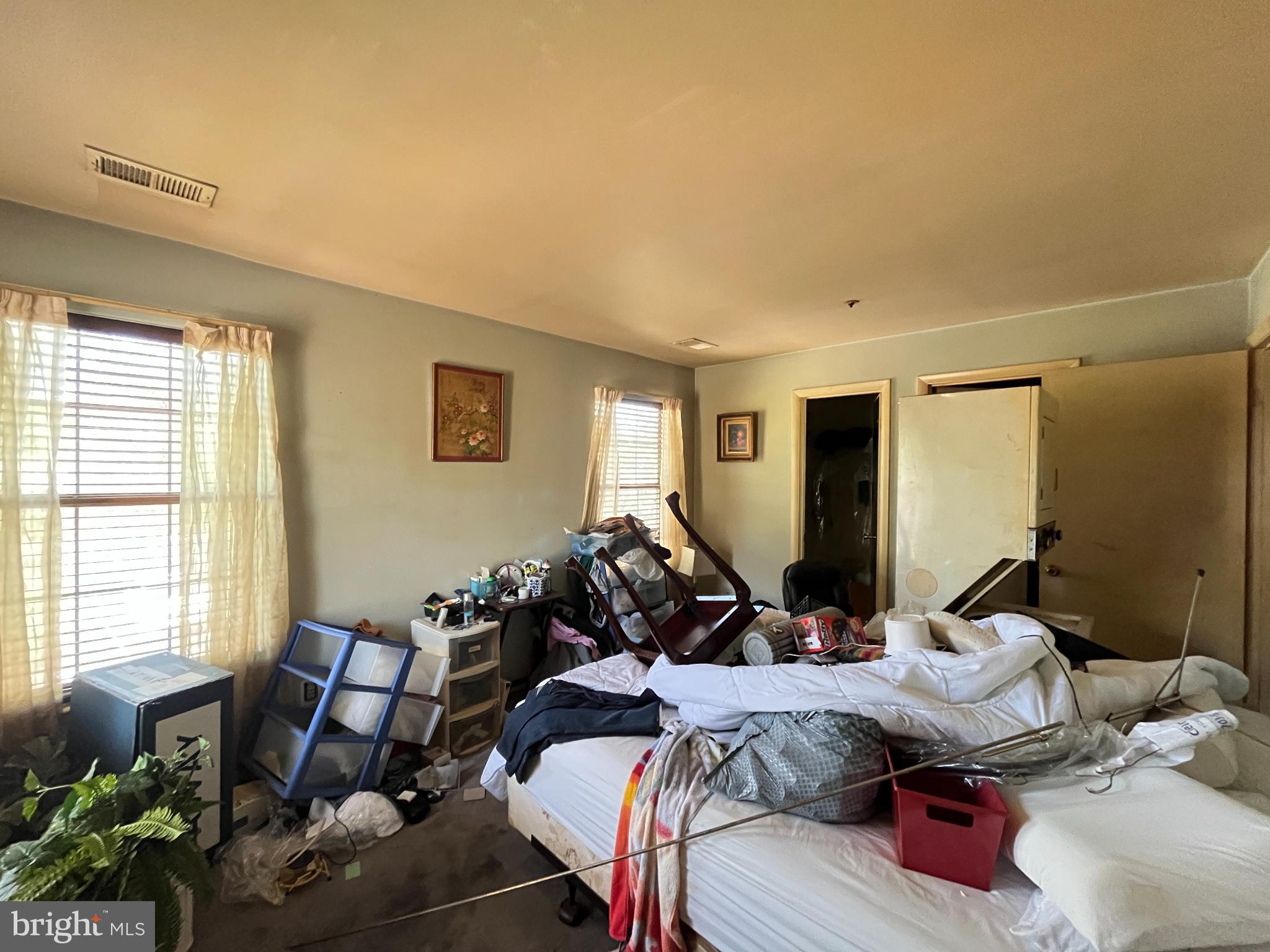 1152 Windemere Court Fort Washington, MD 20744 - Photo 15 of 22 a living room with furniture and wooden floor