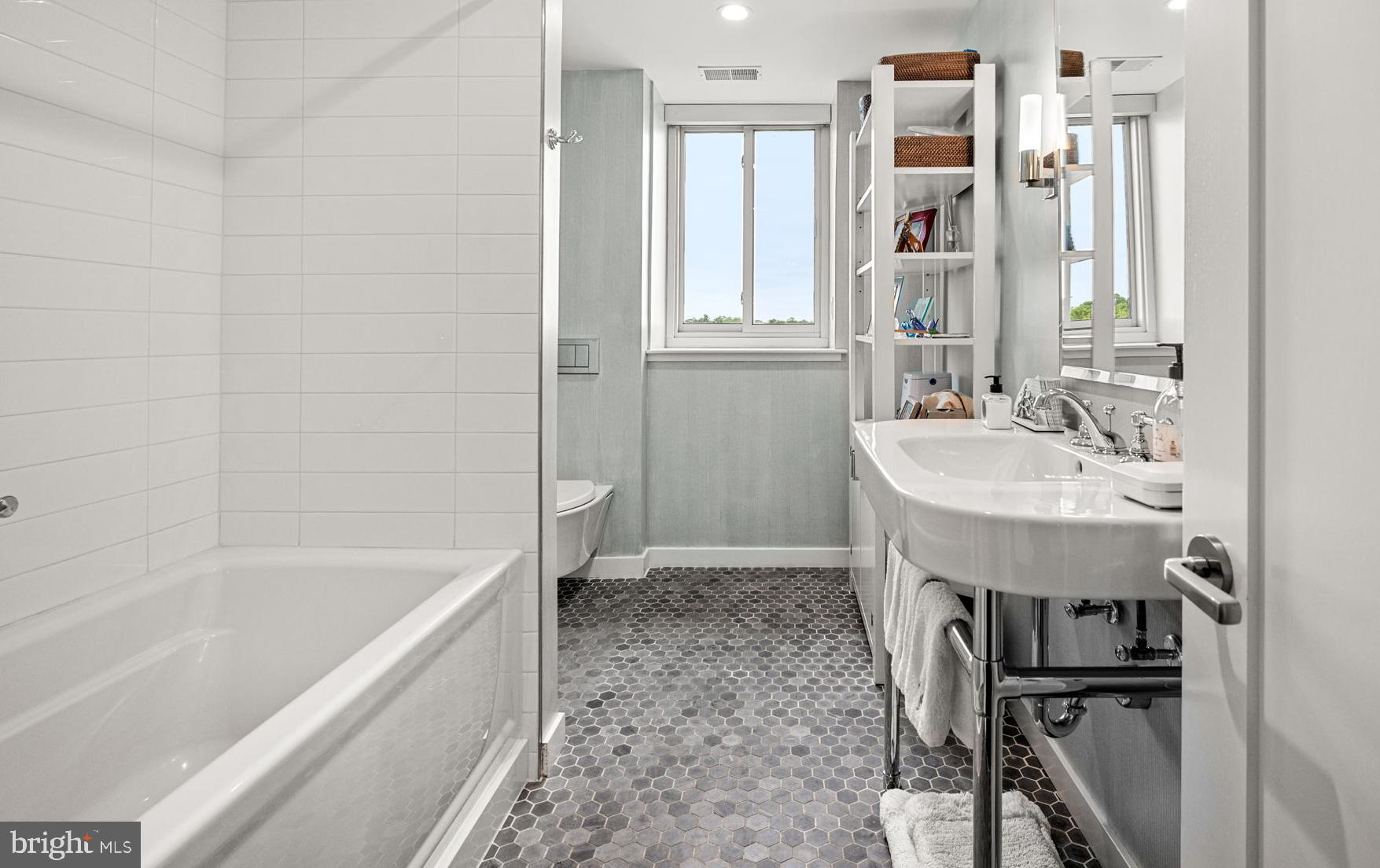 191 Presidential Boulevard, Unit R828 Bala Cynwyd, PA 19004 - Photo 32 of 50 a bathroom with a sink a toilet and shower