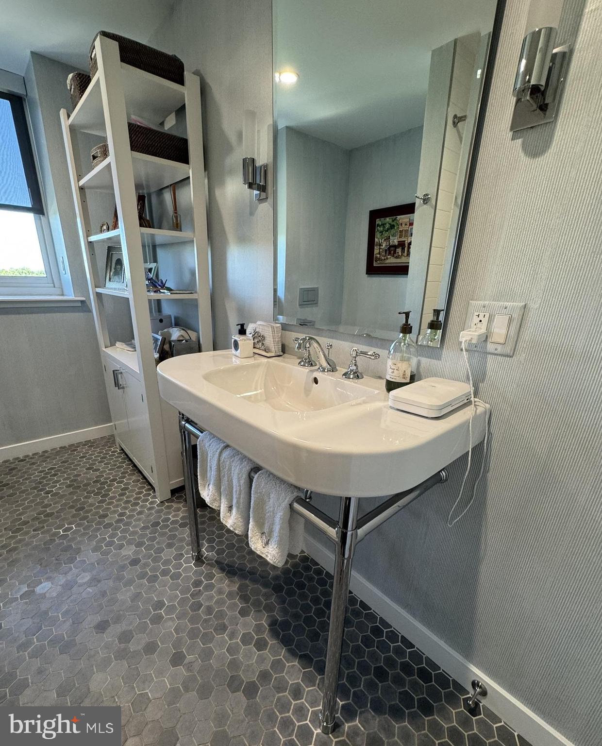 191 Presidential Boulevard, Unit R828 Bala Cynwyd, PA 19004 - Photo 33 of 50 a view of a sink and mirror in a room