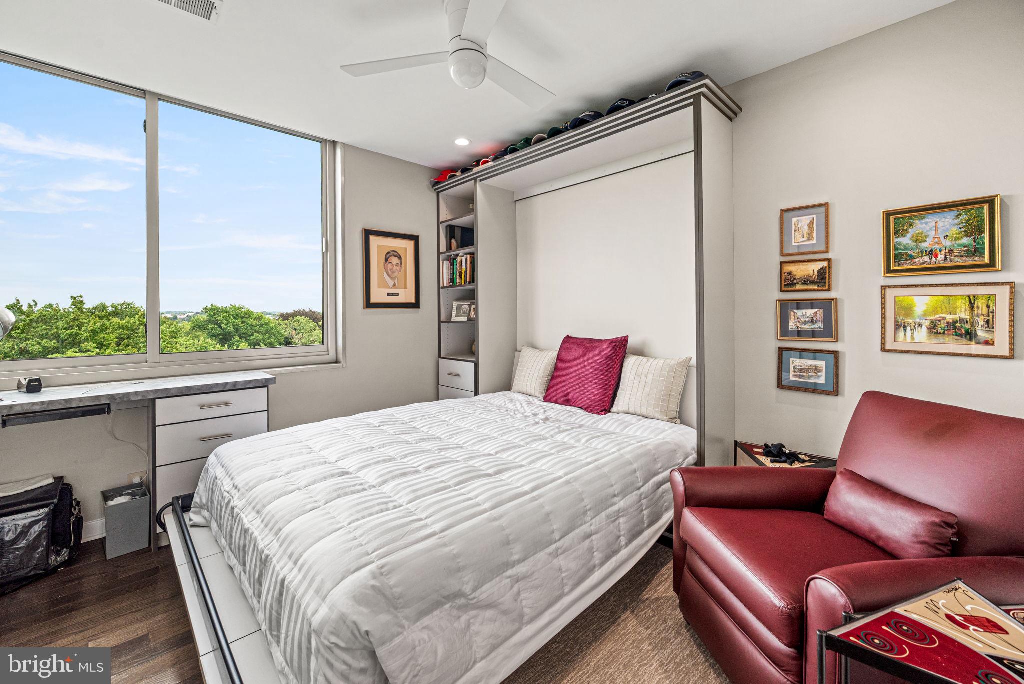 191 Presidential Boulevard, Unit R828 Bala Cynwyd, PA 19004 - Photo 35 of 50 a bedroom with a bed wooden floor and window