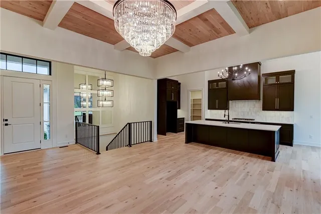 $999,900 | 3903 West 84th Terrace, Prairie Village, KS 66206