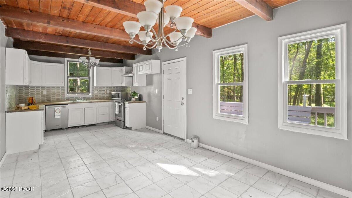 125 Sparrow Loop Bushkill, PA 18324 - Photo 5 of 27 05-HTV4009