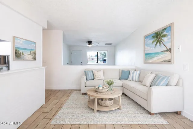 $1,800 | 157 West Juniper Street, Mesa, AZ 85201