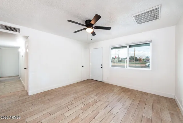 $1,800 | 157 West Juniper Street, Mesa, AZ 85201