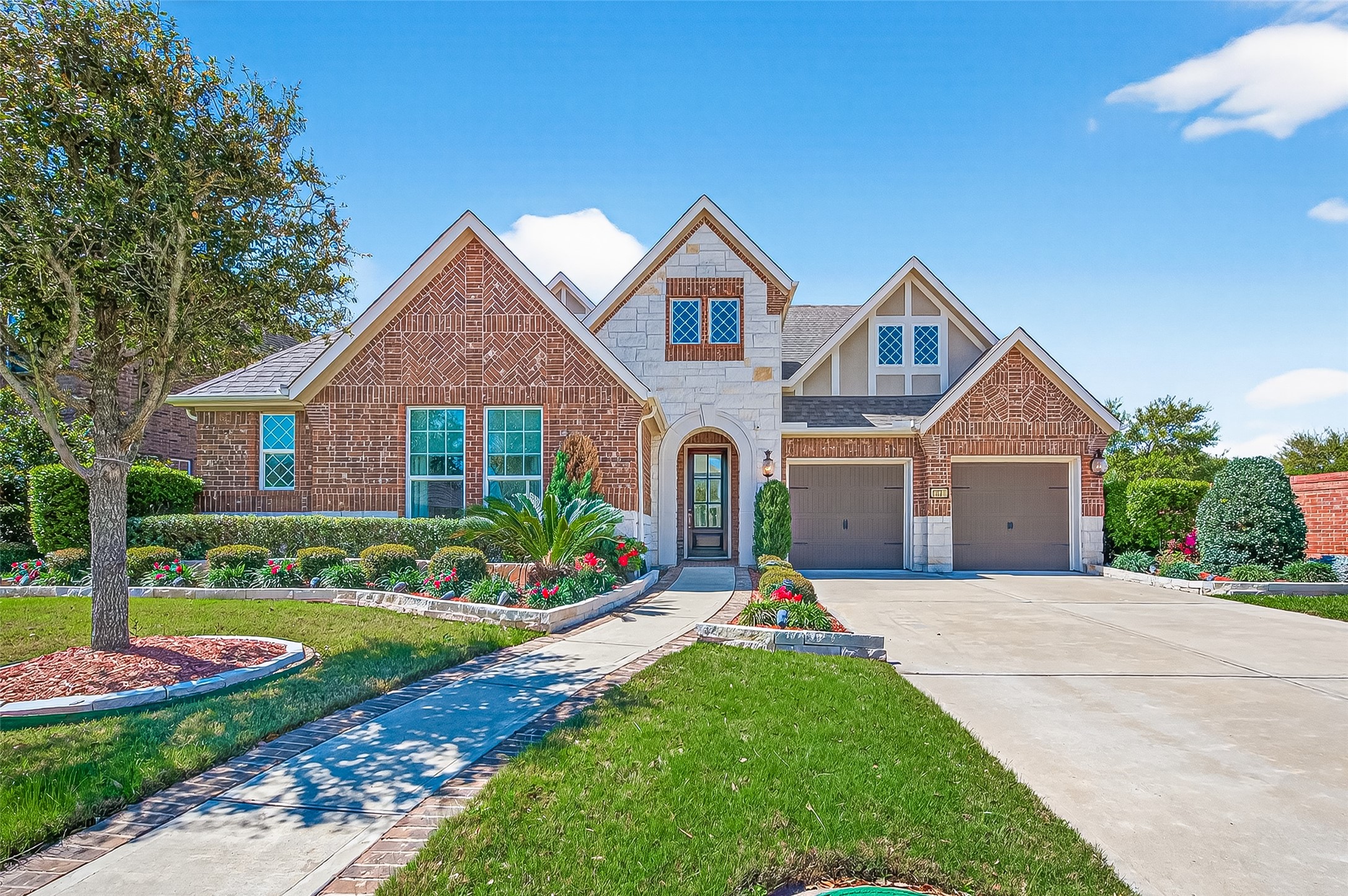 Welcome to 51 Scepter Ridge in Crown Garden at Imperial in Sugar Land! A welcoming first impression begins with the brick and stone façade, manicured landscaping, and double wide drive setting the tone before even opening the front door. Imagine driving up each day to a home that feels polished, warm, and inviting.