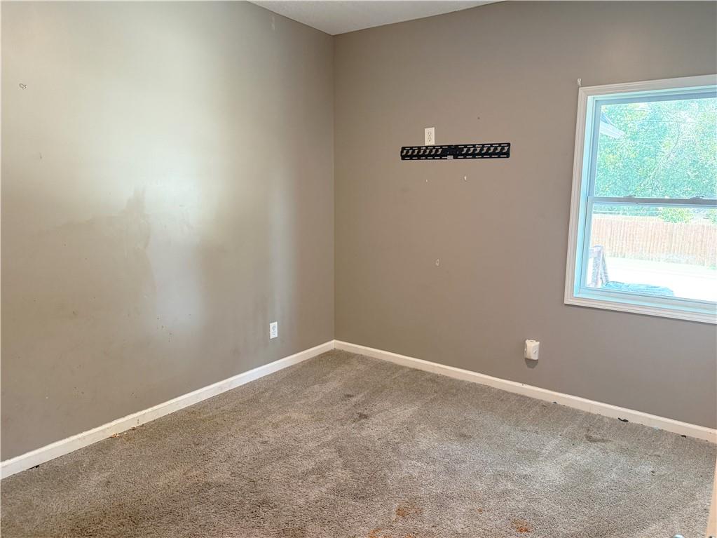 716 10th Street Osawatomie, KS 66064 - Photo 8 of 11