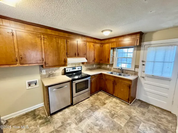 $1,200 | 2505 East 3rd Street, Unit B, Greenville, NC 27858