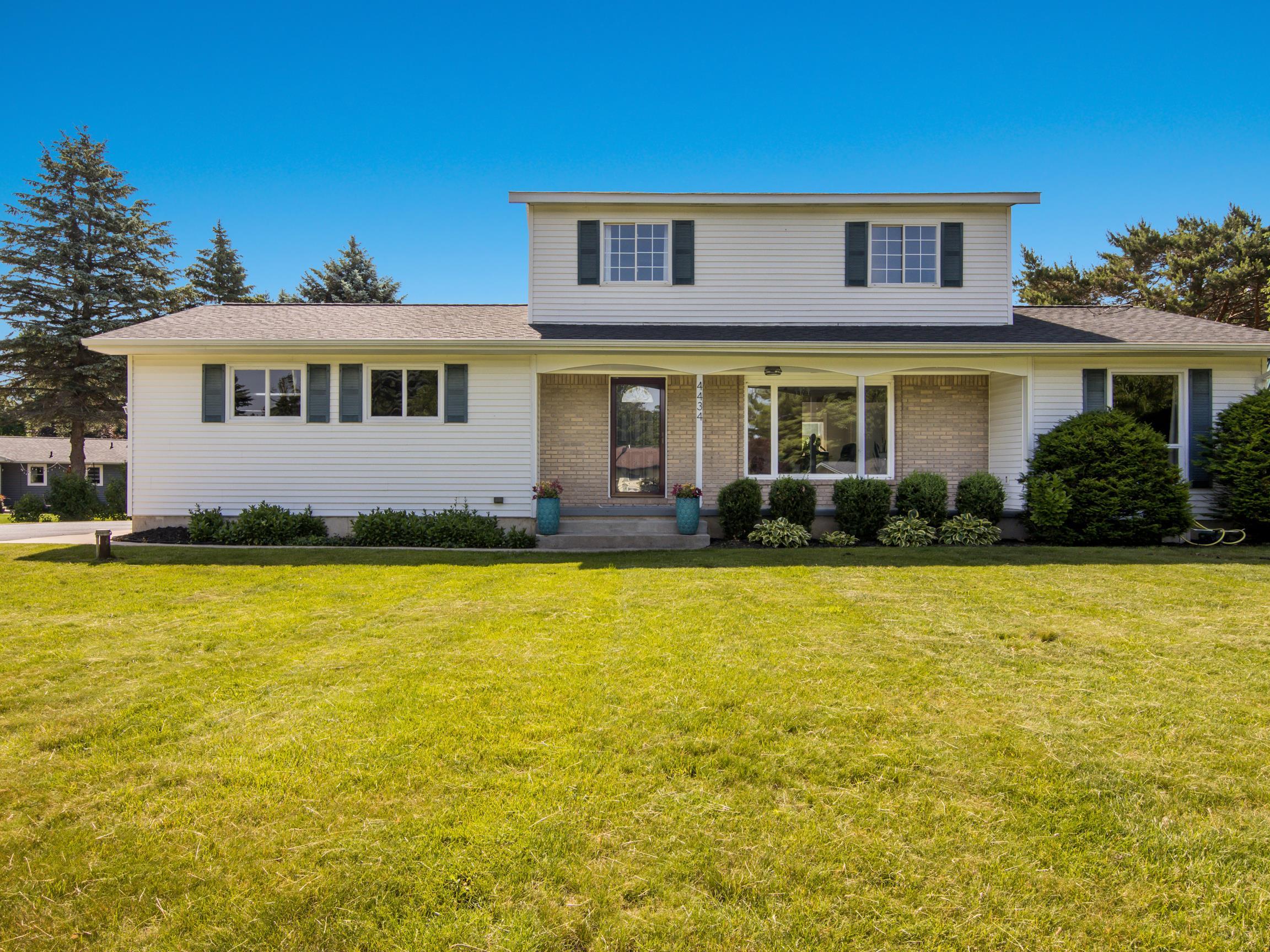 4434 Ridgemoor Drive Traverse City, MI 49684 - Photo 8 of 31