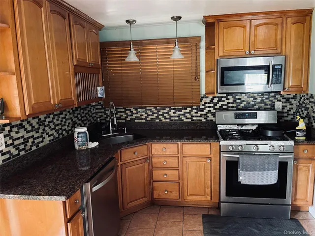 $3,400 | 276 Benson Avenue, Elmont, NY 11003