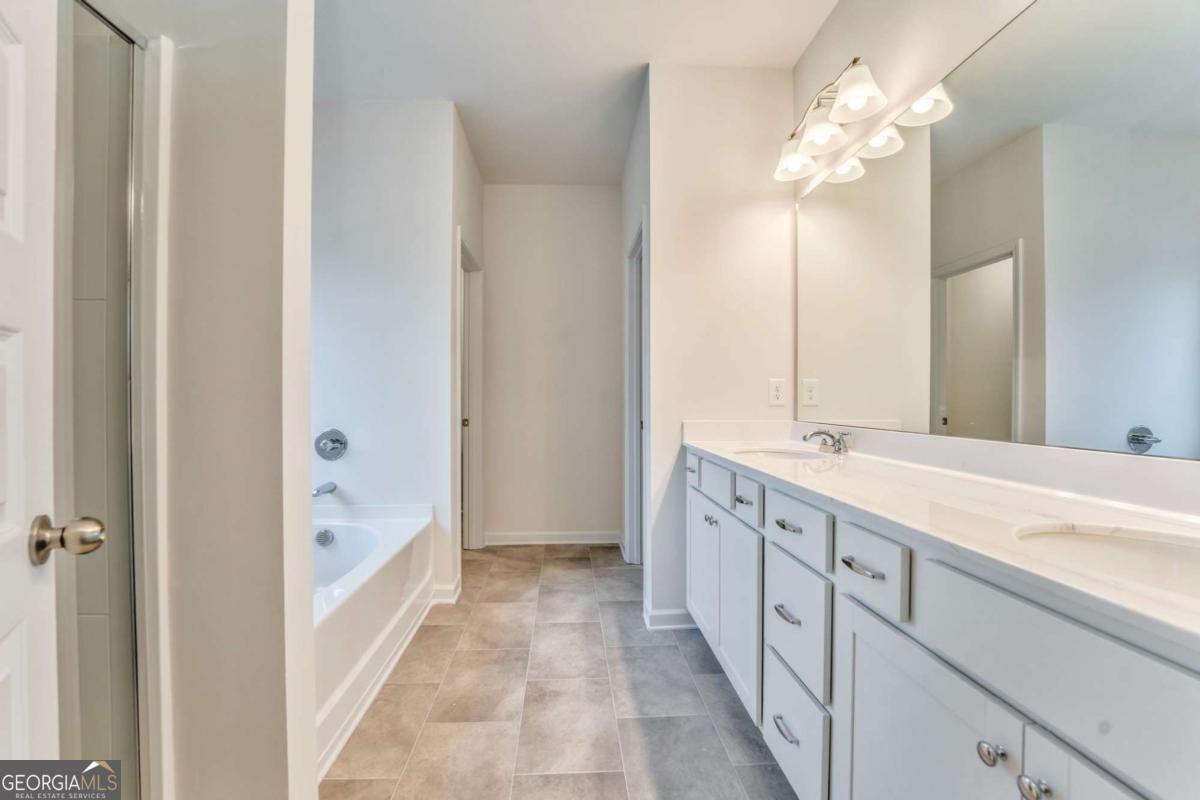 8 Majestic Oaks Way Northeast Rome, GA 30165 - Photo 22 of 25 a spacious bathroom with a double vanity sink and a mirror