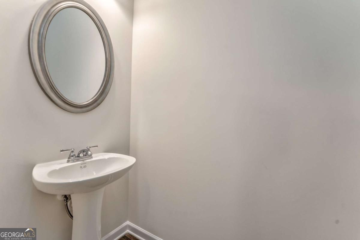 8 Majestic Oaks Way Northeast Rome, GA 30165 - Photo 4 of 25 a bathroom with a sink and a mirror