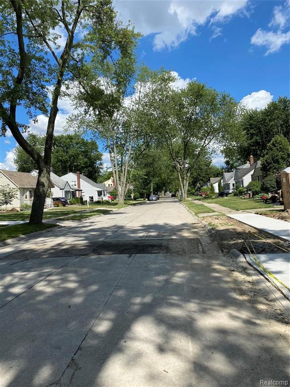 1699 Cambridge Road Berkley, MI 48072 - Photo 3 of 28