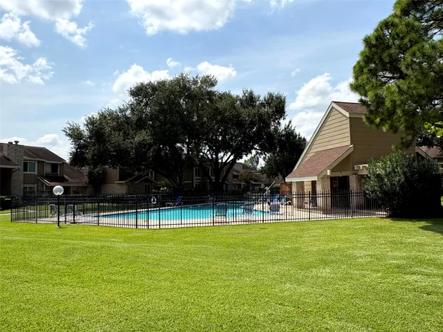 $2,145 | 11526 Village Pl Drive, Unit 67, Houston, TX 77077