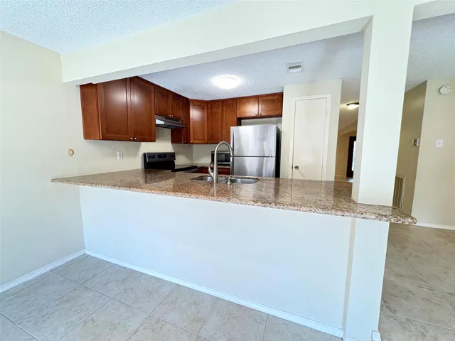 $2,145 | 11526 Village Pl Drive, Unit 67, Houston, TX 77077