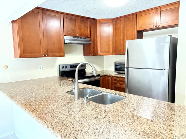 $2,145 | 11526 Village Pl Drive, Unit 67, Houston, TX 77077