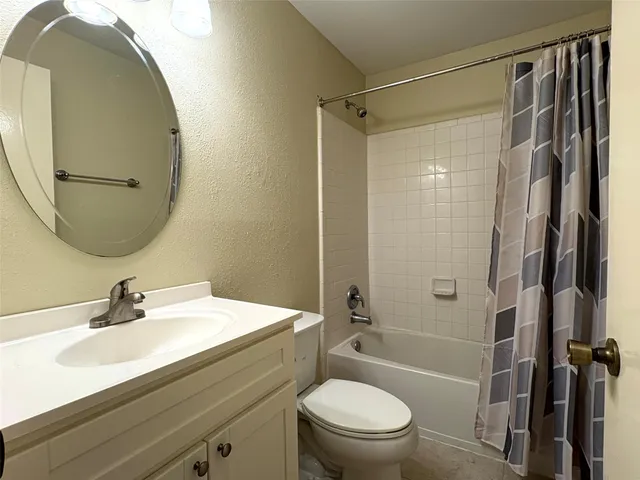 $2,145 | 11526 Village Pl Drive, Unit 67, Houston, TX 77077