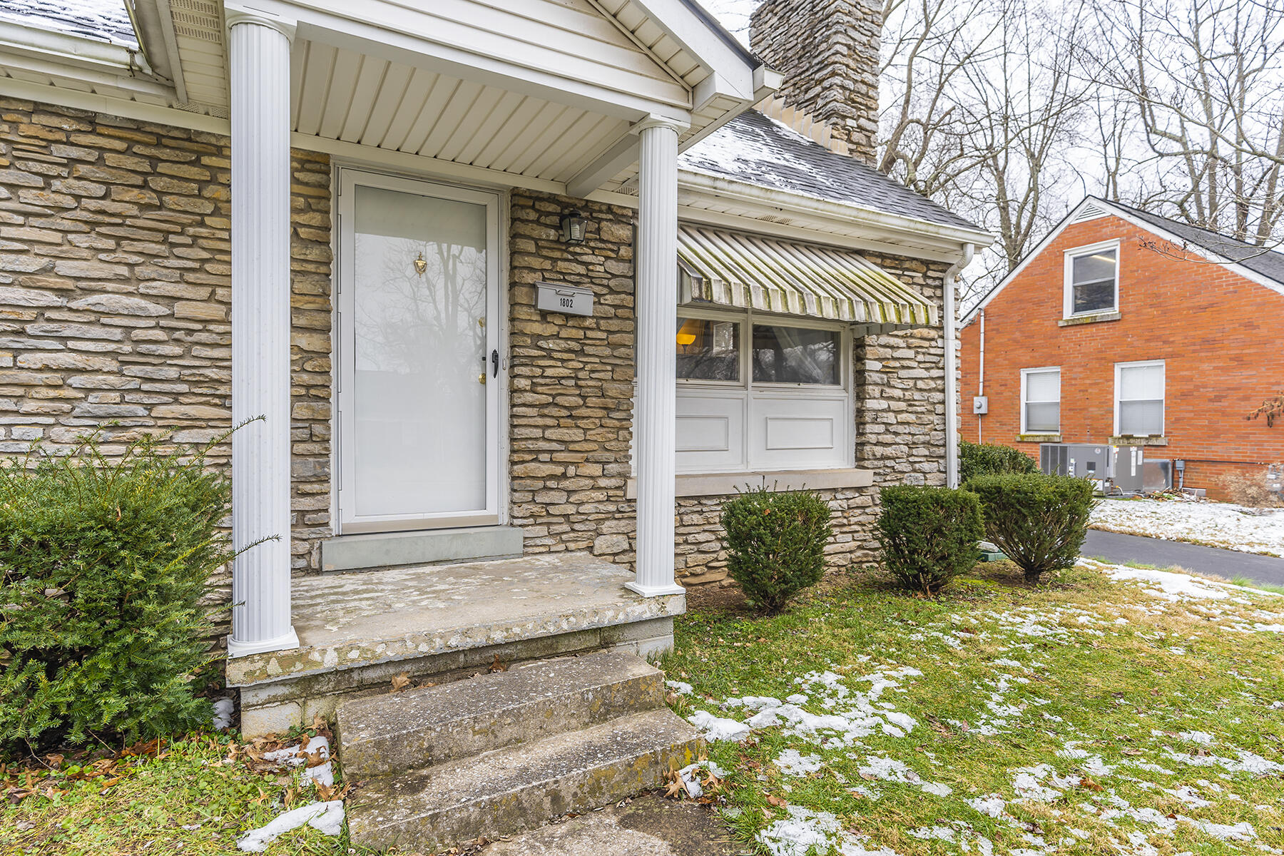 1802 Beacon Hill Road Lexington, KY 40504 - Photo 4 of 22 1802beacon04
