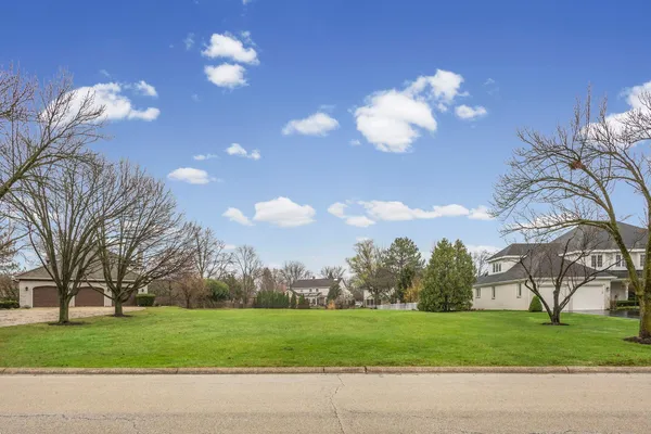$680,000 | 343 Hambletonian Drive, Oak Brook, IL 60523