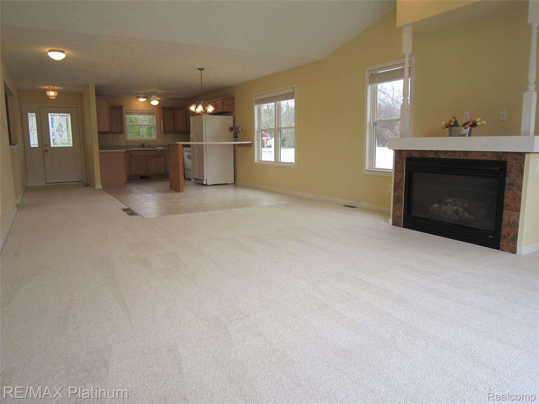 2678 Golf Club Road Howell, MI 48843 - Photo 22 of 46 Living room