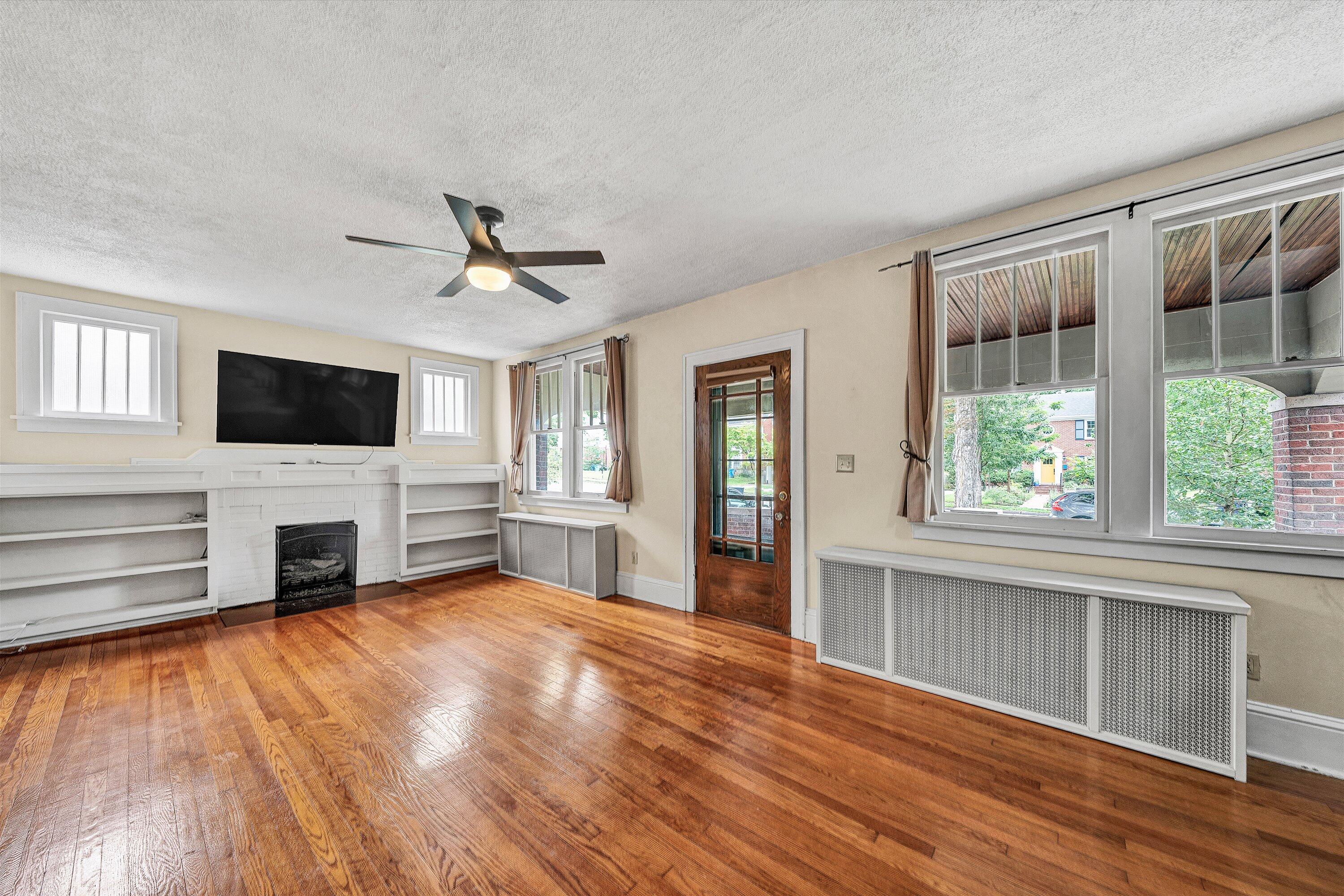 1929 Avon Road Southwest Roanoke, VA 24015 - Photo 3 of 18 08-DSC00175
