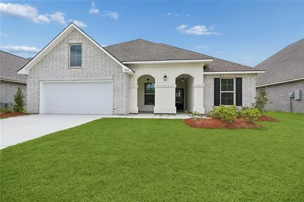$2,700 | 8862 Lyndanne Drive, Denham Springs, LA 70726
