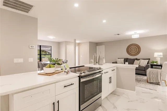 $3,250 | 904 South Doral Lane, Venice, FL 34293