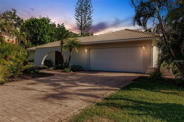 $3,250 | 904 South Doral Lane, Venice, FL 34293