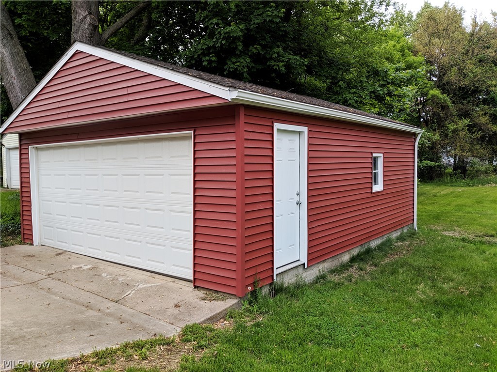 25360 Maple Ridge Road Westlake, OH 44145 - Photo 10 of 11 Newly sided in 2019!