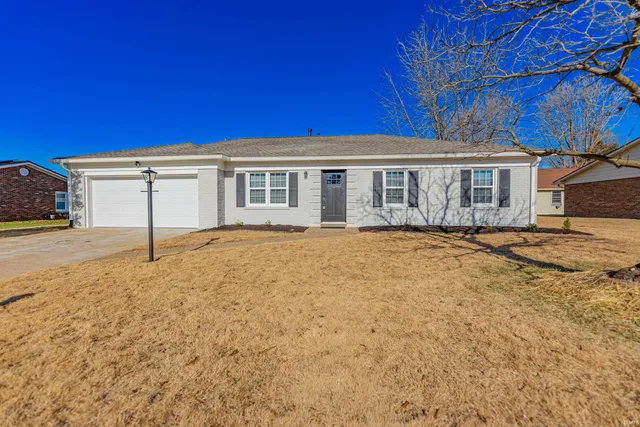 $239,900 | 205 Lawrence Drive, Mount Vernon, IN 47620