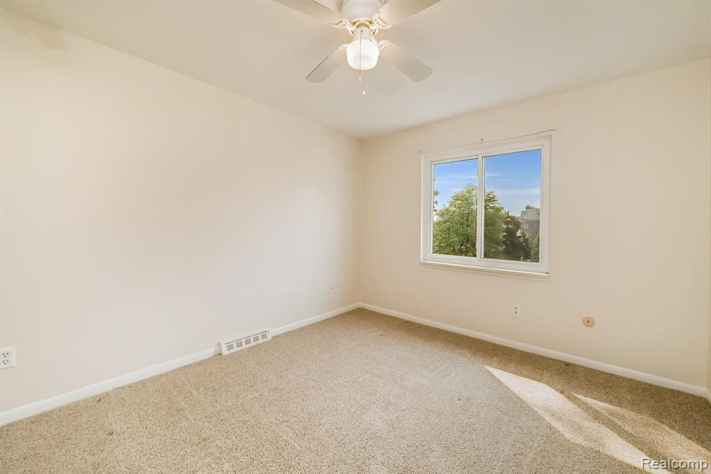 492 Baldwin Avenue Rochester, MI 48307 - Photo 12 of 21