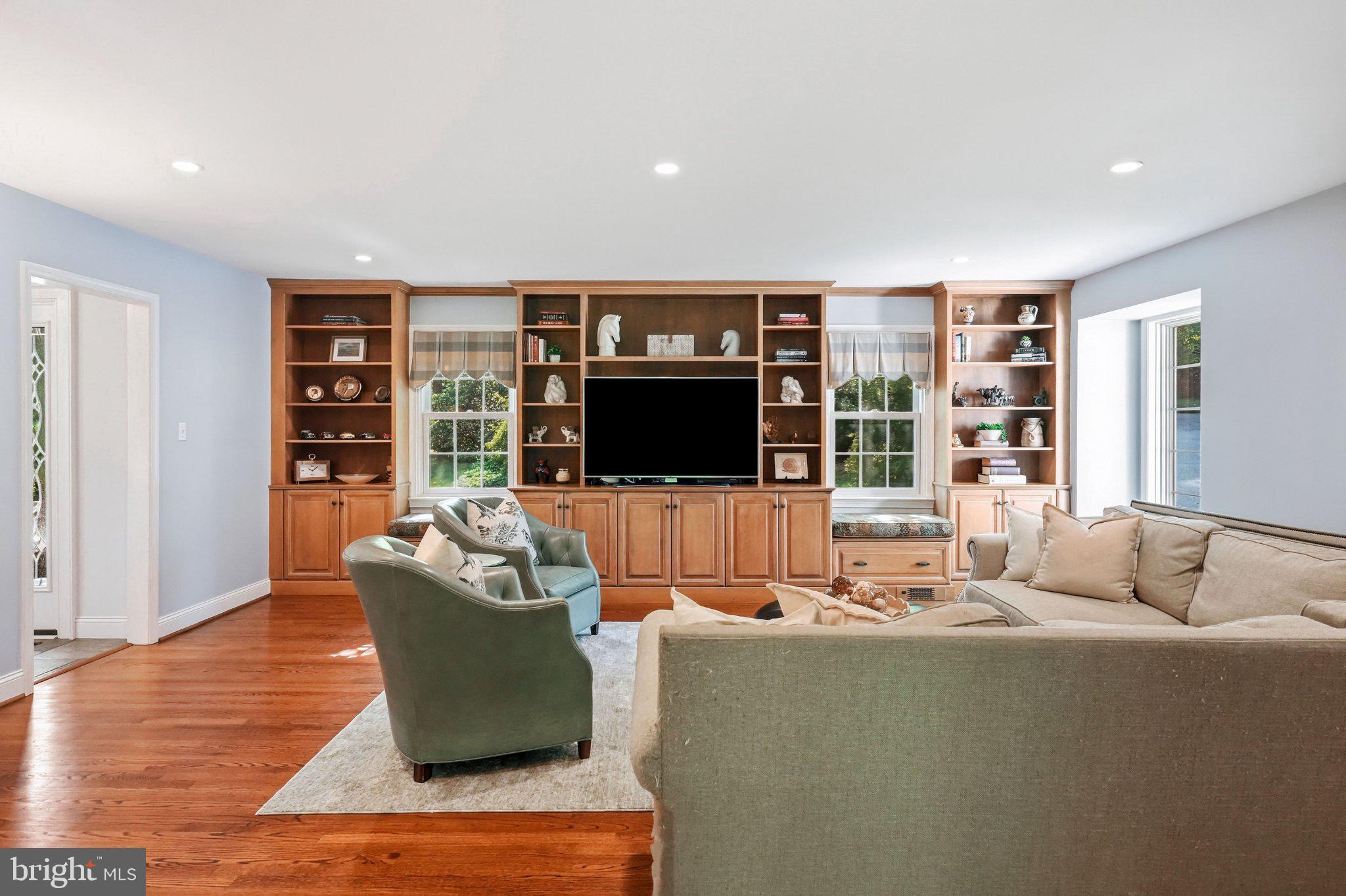 630 Leopard Road Berwyn, PA 19312 - Photo 27 of 91 Bright and inviting living space.