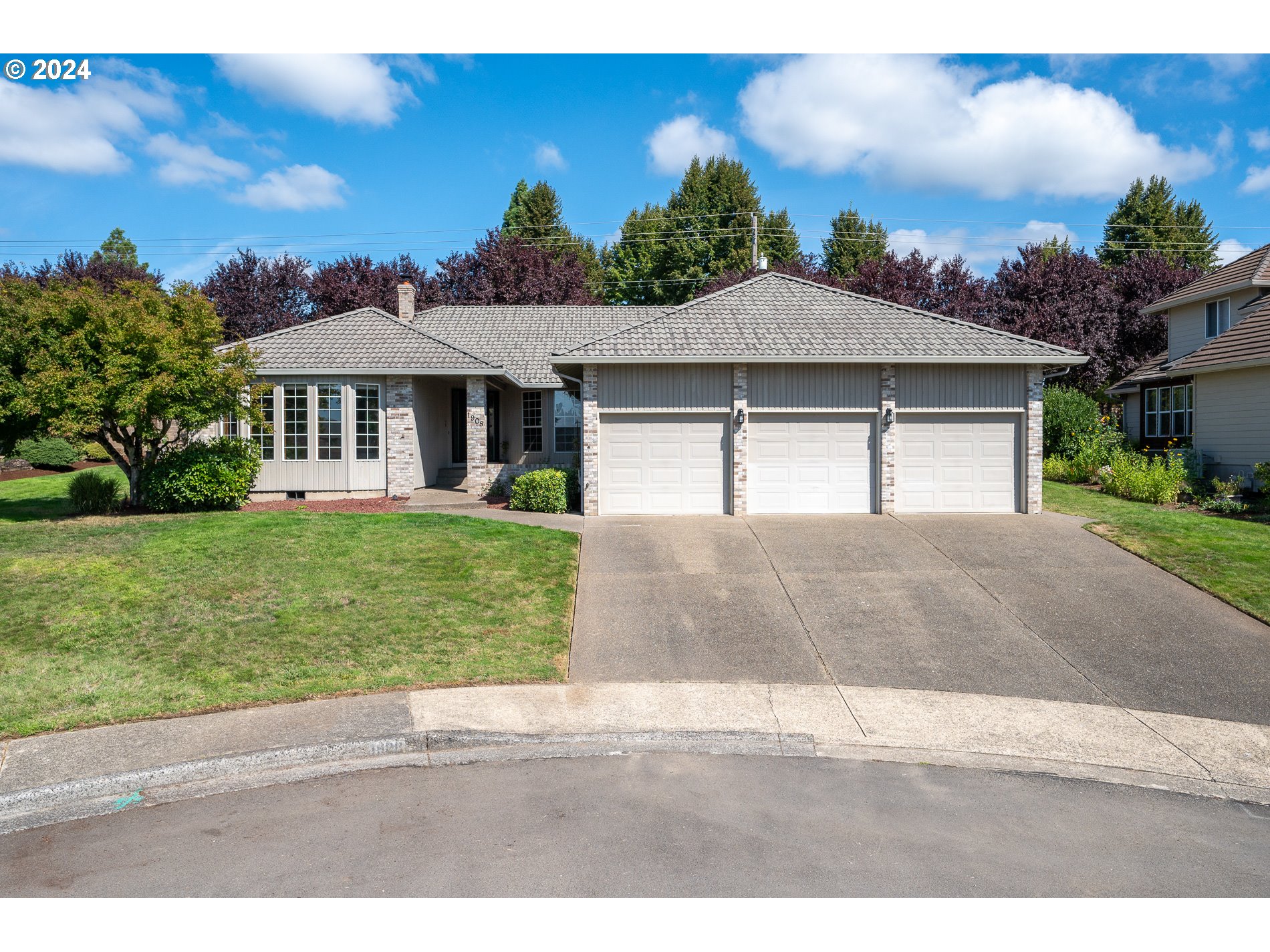 1908 Northwest 140th Circle Vancouver, WA 98685 - Photo 2 of 46 a house view with a garden space