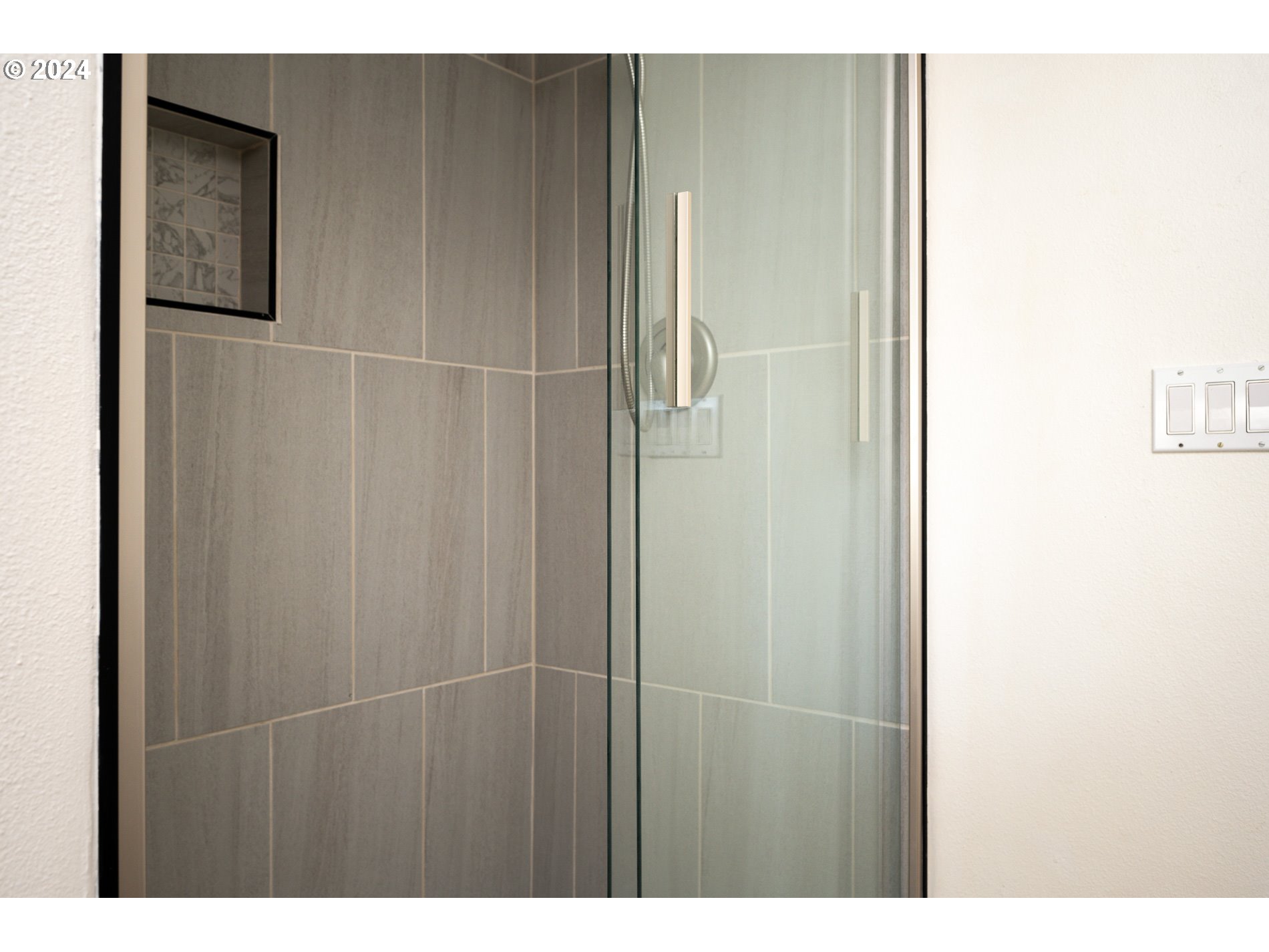 1908 Northwest 140th Circle Vancouver, WA 98685 - Photo 23 of 46 a bathroom with a shower and a mirror