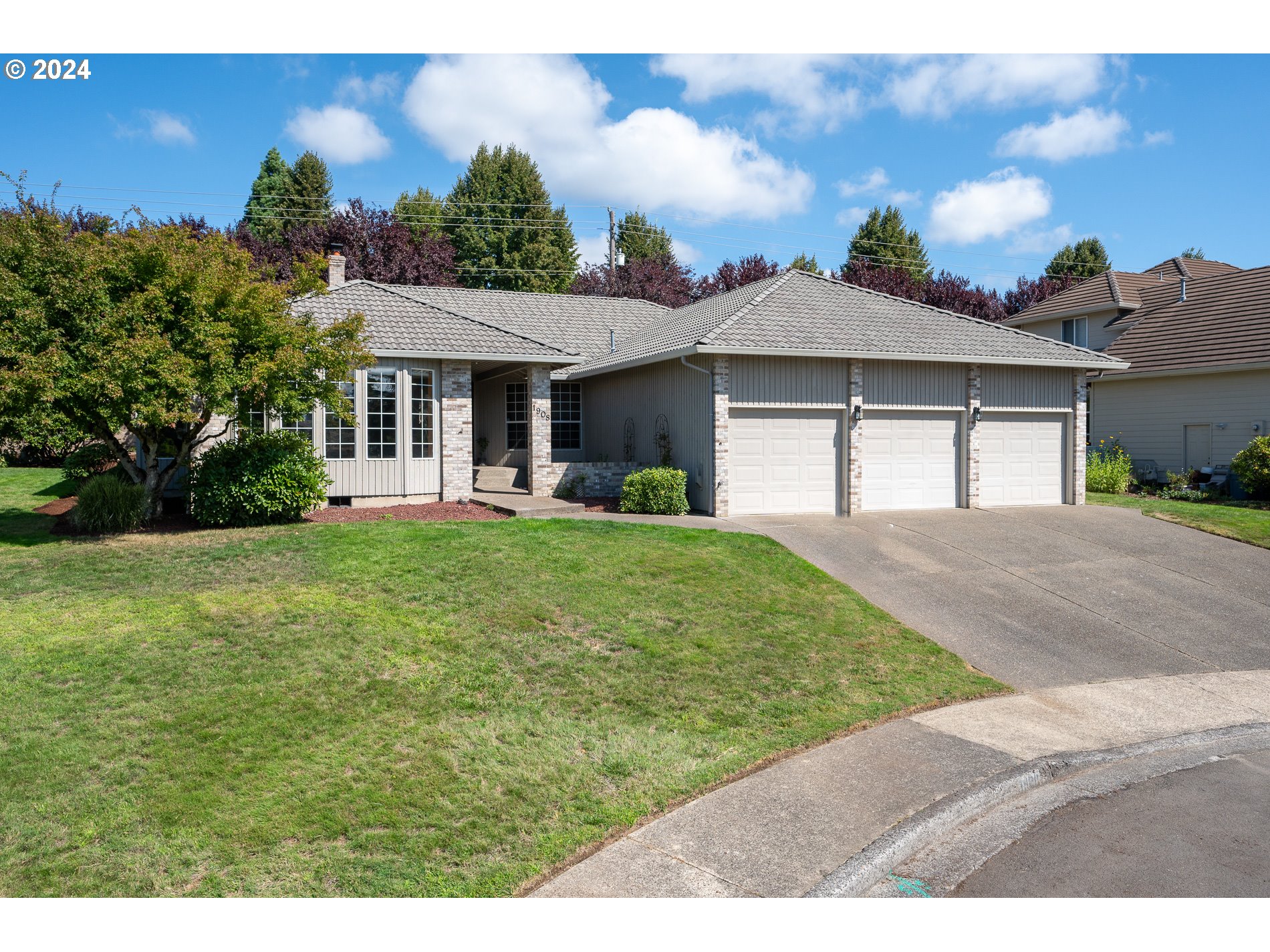 1908 Northwest 140th Circle Vancouver, WA 98685 - Photo 3 of 46 a front view of a house with garden